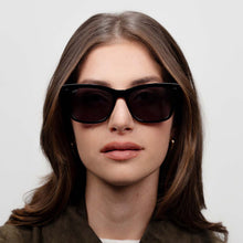 Lade das Bild in den Galerie-Viewer, Venice All Black Sonnenbrille
