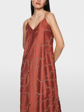 Lade das Bild in den Galerie-Viewer, Mit Perlen besticktes Midikleid