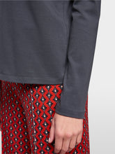 Lade das Bild in den Galerie-Viewer, Longsleeve mit Seidenbesatz
