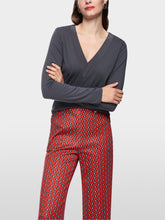 Lade das Bild in den Galerie-Viewer, Longsleeve mit Seidenbesatz
