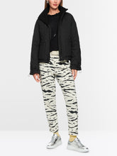 Lade das Bild in den Galerie-Viewer, Wattierte Steppjacke