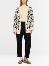 Lade das Bild in den Galerie-Viewer, Langer Cardigan mit Animal-Print
