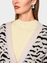 Lade das Bild in den Galerie-Viewer, Langer Cardigan mit Animal-Print
