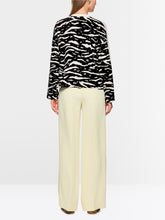 Lade das Bild in den Galerie-Viewer, Langarmshirt mit Animal Print
