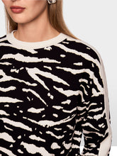 Lade das Bild in den Galerie-Viewer, Langarmshirt mit Animal Print
