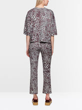 Lade das Bild in den Galerie-Viewer, Oversized Shirt mit Leo Print