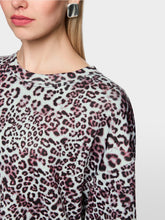 Lade das Bild in den Galerie-Viewer, Oversized Shirt mit Leo Print