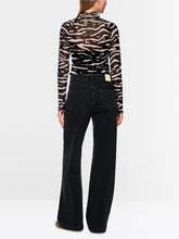 Lade das Bild in den Galerie-Viewer, Mesh-Shirt mit Animal Print
