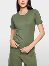 Lade das Bild in den Galerie-Viewer, Geripptes T-Shirt in 3 Farben