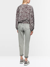 Lade das Bild in den Galerie-Viewer, Bluse mit Leo Print