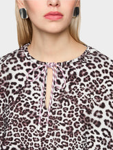 Lade das Bild in den Galerie-Viewer, Bluse mit Leo Print