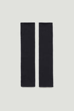 Lade das Bild in den Galerie-Viewer, LISA YANG ASPEN ARM WARMERS Black – Bild 4