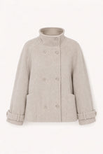 Lade das Bild in den Galerie-Viewer, Kurze Wolljacke mit Stehkragen – Beige