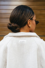 Lade das Bild in den Galerie-Viewer, Kurze Wolljacke mit Stehkragen – Beige