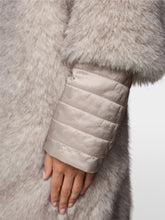 Lade das Bild in den Galerie-Viewer, Fake-Fur-Mantel mit Kapuze