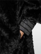 Lade das Bild in den Galerie-Viewer, Kapuzenmantel aus Fake Fur