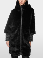 Lade das Bild in den Galerie-Viewer, Kapuzenmantel aus Fake Fur