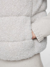 Lade das Bild in den Galerie-Viewer, Bouclé-Weste Knitted in Germany
