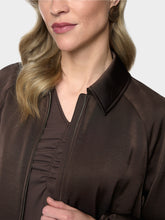 Lade das Bild in den Galerie-Viewer, Schwingende Jacke aus Glanzmaterial