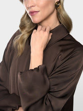 Lade das Bild in den Galerie-Viewer, Schwingende Jacke aus Glanzmaterial