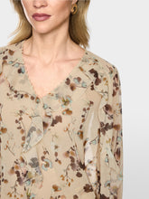 Lade das Bild in den Galerie-Viewer, Blüten-Bluse mit Volants