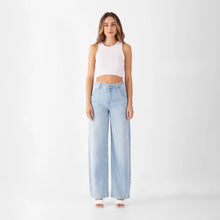 Lade das Bild in den Galerie-Viewer, BLINK Wide Barrel Jeans
