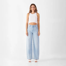 Lade das Bild in den Galerie-Viewer, BLINK Wide Barrel Jeans in 3 Farben