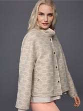 Lade das Bild in den Galerie-Viewer, Wollmix-Wendejacke mit Chain-Logo-Print