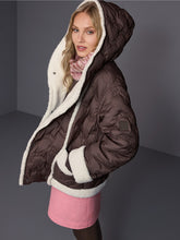 Lade das Bild in den Galerie-Viewer, Daunenjacke mit Curly-Teddy