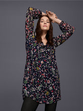 Lade das Bild in den Galerie-Viewer, Viskosekleid mit All-over-Print