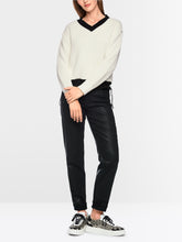 Lade das Bild in den Galerie-Viewer, Sportiver Pullover Knitted in Germany