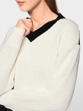 Lade das Bild in den Galerie-Viewer, Sportiver Pullover Knitted in Germany