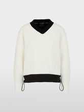 Lade das Bild in den Galerie-Viewer, Sportiver Pullover Knitted in Germany