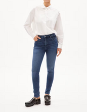 Lade das Bild in den Galerie-Viewer, Tillaa Jeans stone wash
