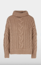 Lade das Bild in den Galerie-Viewer, In Deutschland gestrickter Pullover mit Rollkragen
