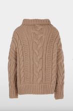 Lade das Bild in den Galerie-Viewer, In Deutschland gestrickter Pullover mit Rollkragen
