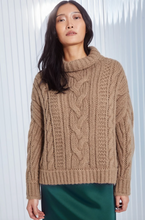 Lade das Bild in den Galerie-Viewer, In Deutschland gestrickter Pullover mit Rollkragen
