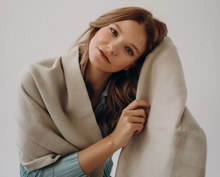 Lade das Bild in den Galerie-Viewer, Signature Scarf

