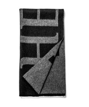 Lade das Bild in den Galerie-Viewer, Signature Scarf
