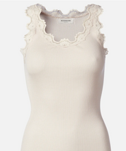 Lade das Bild in den Galerie-Viewer, Classic Silk Top
