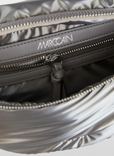 Lade das Bild in den Galerie-Viewer, Schultertasche aus shiny Nylon
