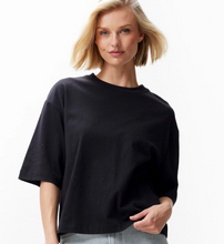 Lade das Bild in den Galerie-Viewer, Locker geschnittenes T-Shirt mit Strasssteinen
