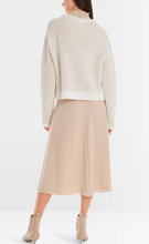 Lade das Bild in den Galerie-Viewer, Edler Sweater Knitted in Germany
