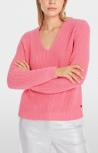 Lade das Bild in den Galerie-Viewer, Sweater mit V-Neck Knitted in Germany
