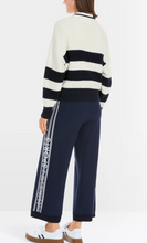 Lade das Bild in den Galerie-Viewer, Gestreifter Cardigan Knitted in Germany
