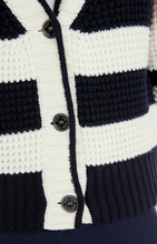 Lade das Bild in den Galerie-Viewer, Gestreifter Cardigan Knitted in Germany

