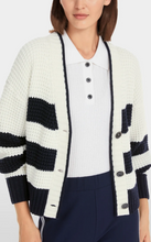 Lade das Bild in den Galerie-Viewer, Gestreifter Cardigan Knitted in Germany
