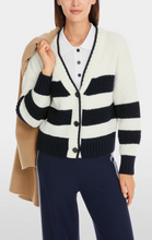Lade das Bild in den Galerie-Viewer, Gestreifter Cardigan Knitted in Germany
