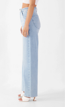 Lade das Bild in den Galerie-Viewer, BLINK Wide Barrel Jeans
