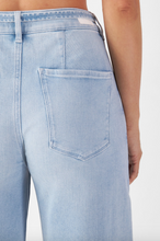 Lade das Bild in den Galerie-Viewer, BLINK Wide Barrel Jeans
